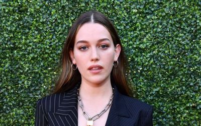 Love Quinn Actress Victoria Pedretti - How Much Did She Make From Netflix You Season 2?